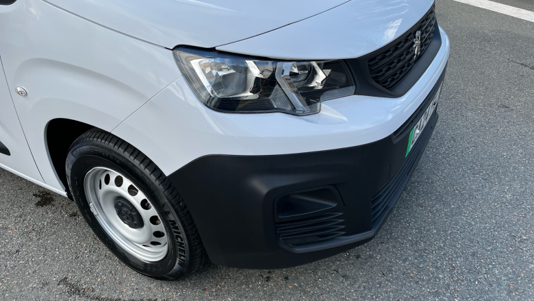 Peugeot Partner E-Standard 800 100kW 50kWh Professional Premium + Van Auto